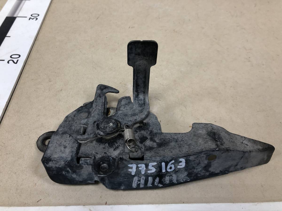 Замок капота Toyota Hilux (AN10,AN20,AN30) 2011-2015