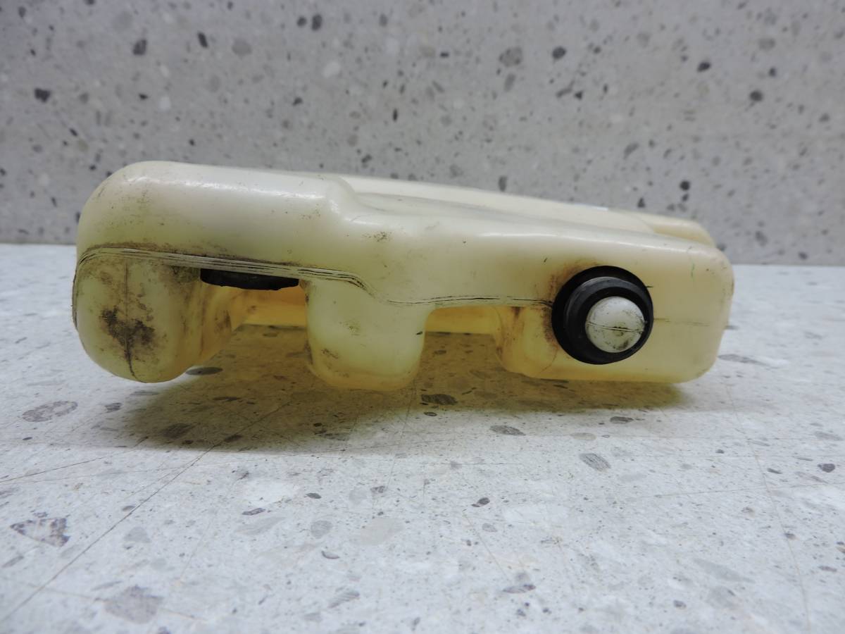 Бачок омывателя лобового стекла Toyota Hilux Surf (N130) 1989-1995