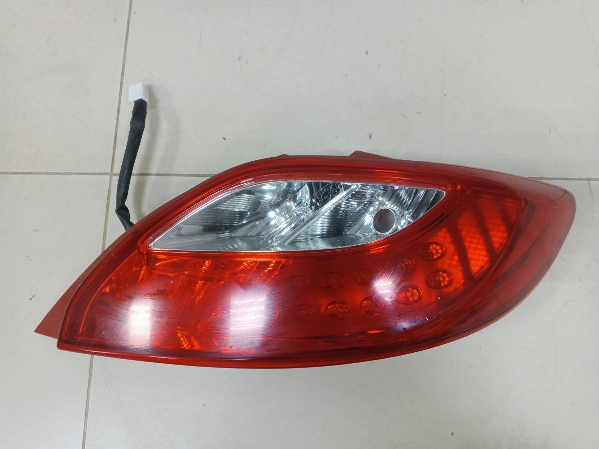 Фонарь задний правый Mazda Demio DE 2007-2011