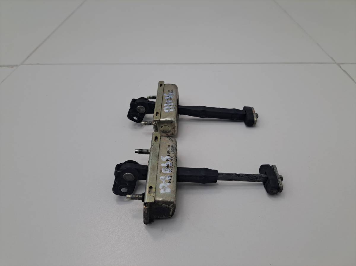 Ограничитель двери Land Rover Discovery 3 2004-2009