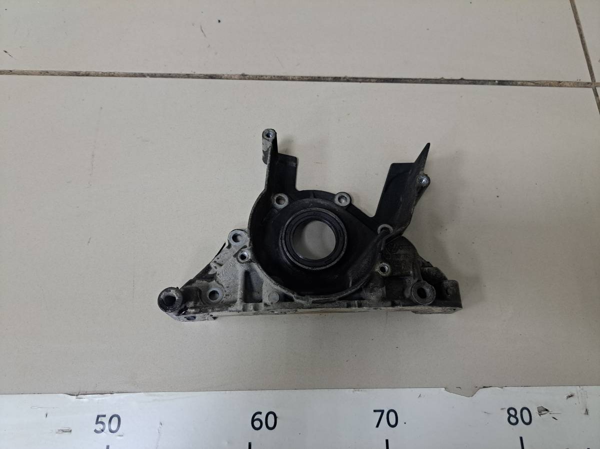 Крышка двигателя передняя Skoda Octavia (A5 1Z-) 2004-2013 Крышка двигателя передняя Skoda Octavia (A5 1Z-) 2004-2013