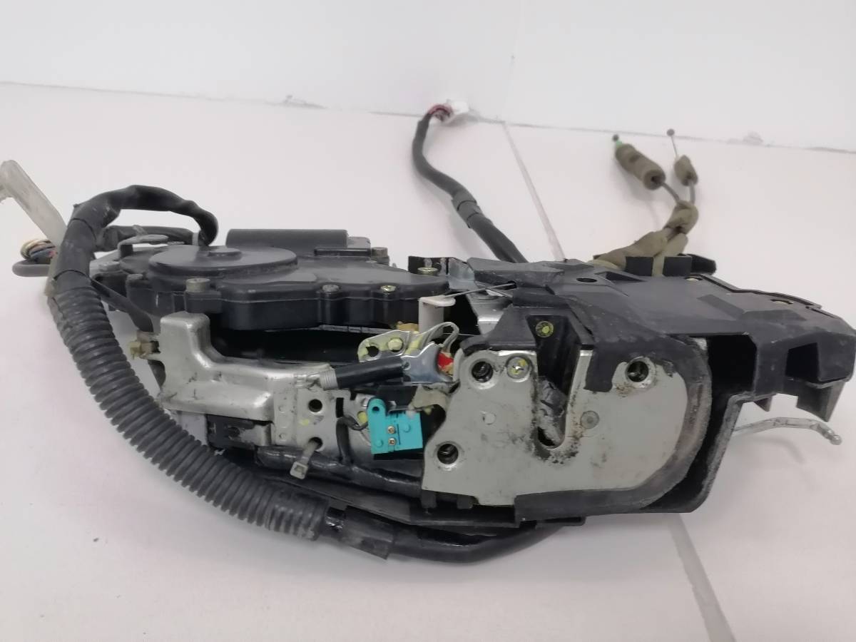 Замок двери передней правой Toyota  Celsior (F30) 2003