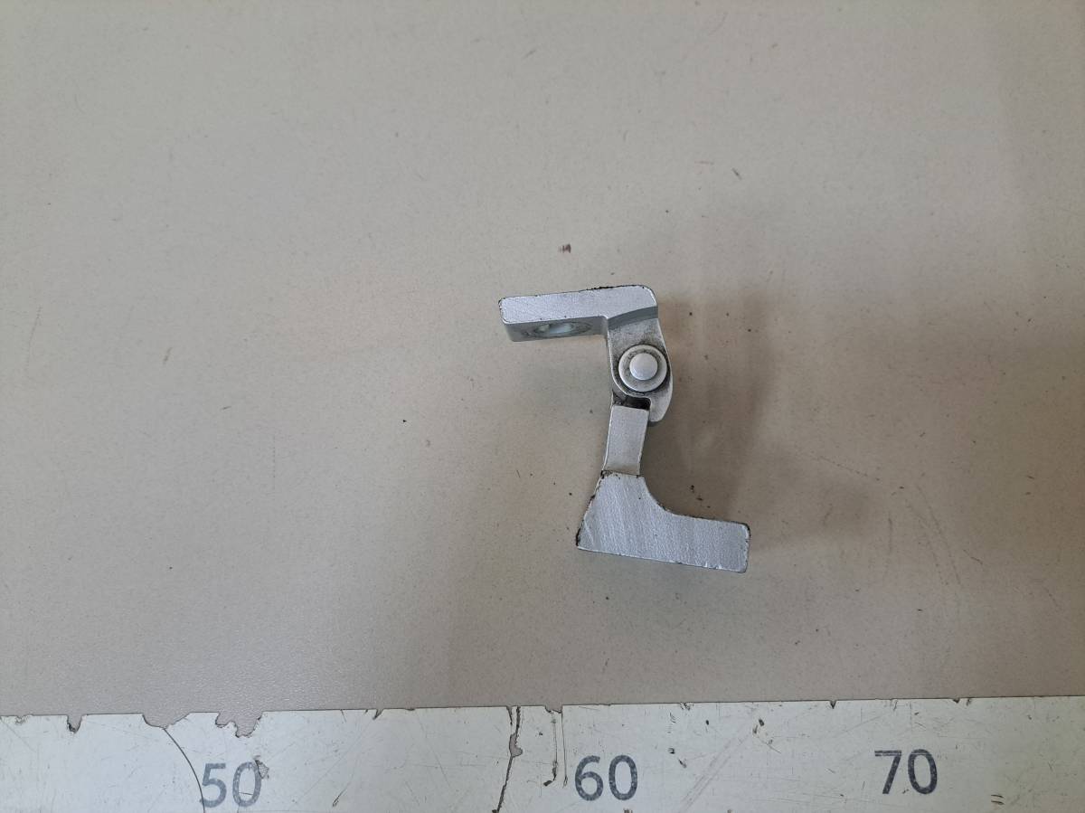 Петля двери задней левой верхняя Volkswagen Touareg (7L) 2002-2010