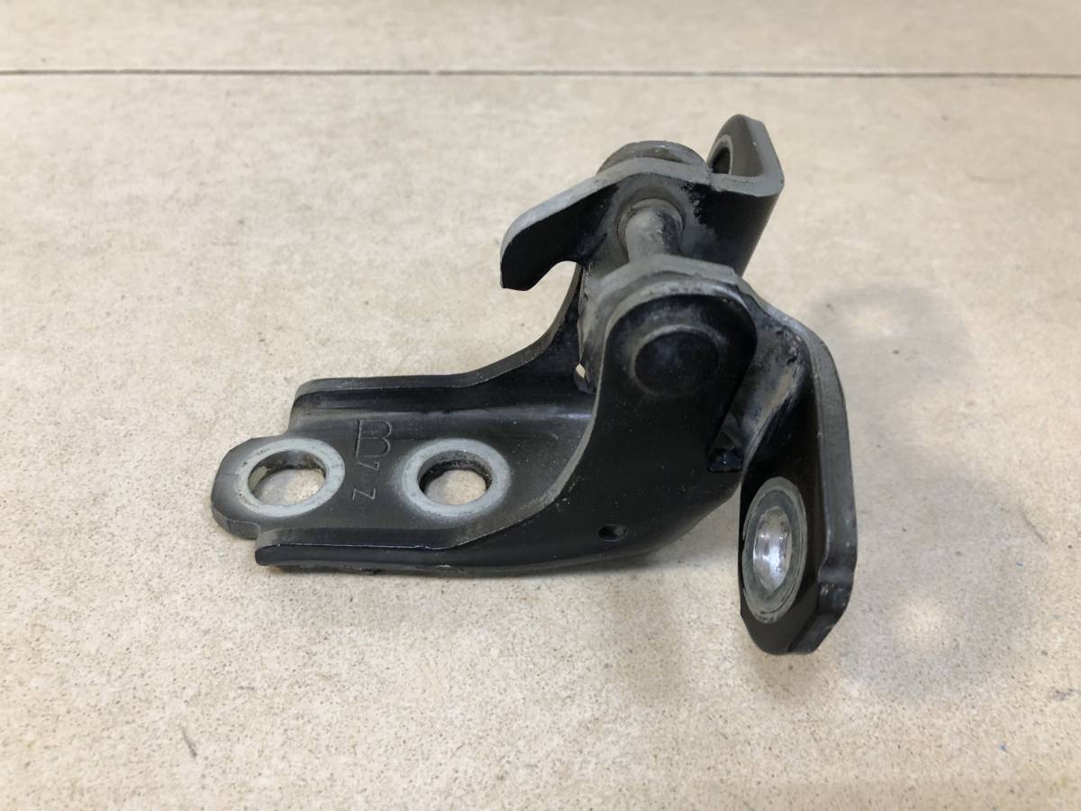 Петля двери передней правой верхняя Honda CR-V 2007-2012
