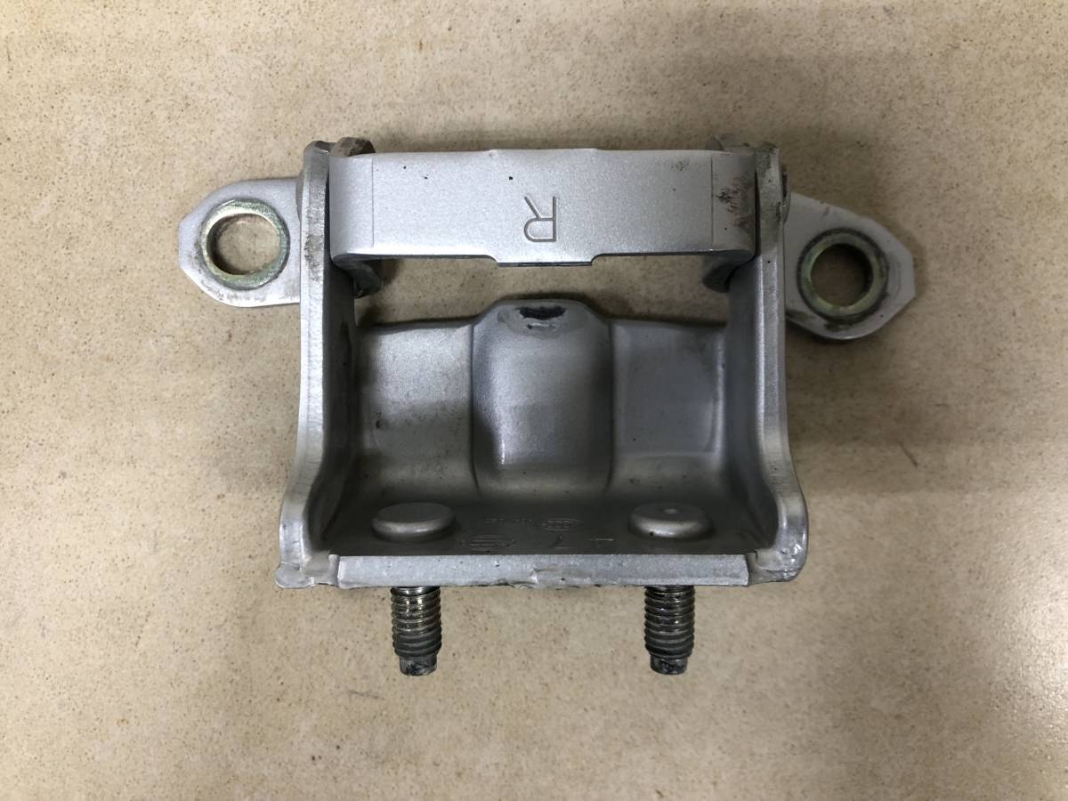 Петля двери задней правой верхняя Nissan Sentra (B17) 2013-2017