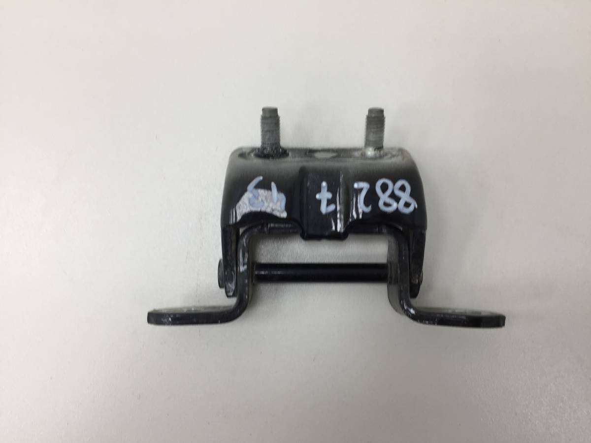 Петля двери задней правой верхняя Nissan Qashqai (J10) 2006-2013