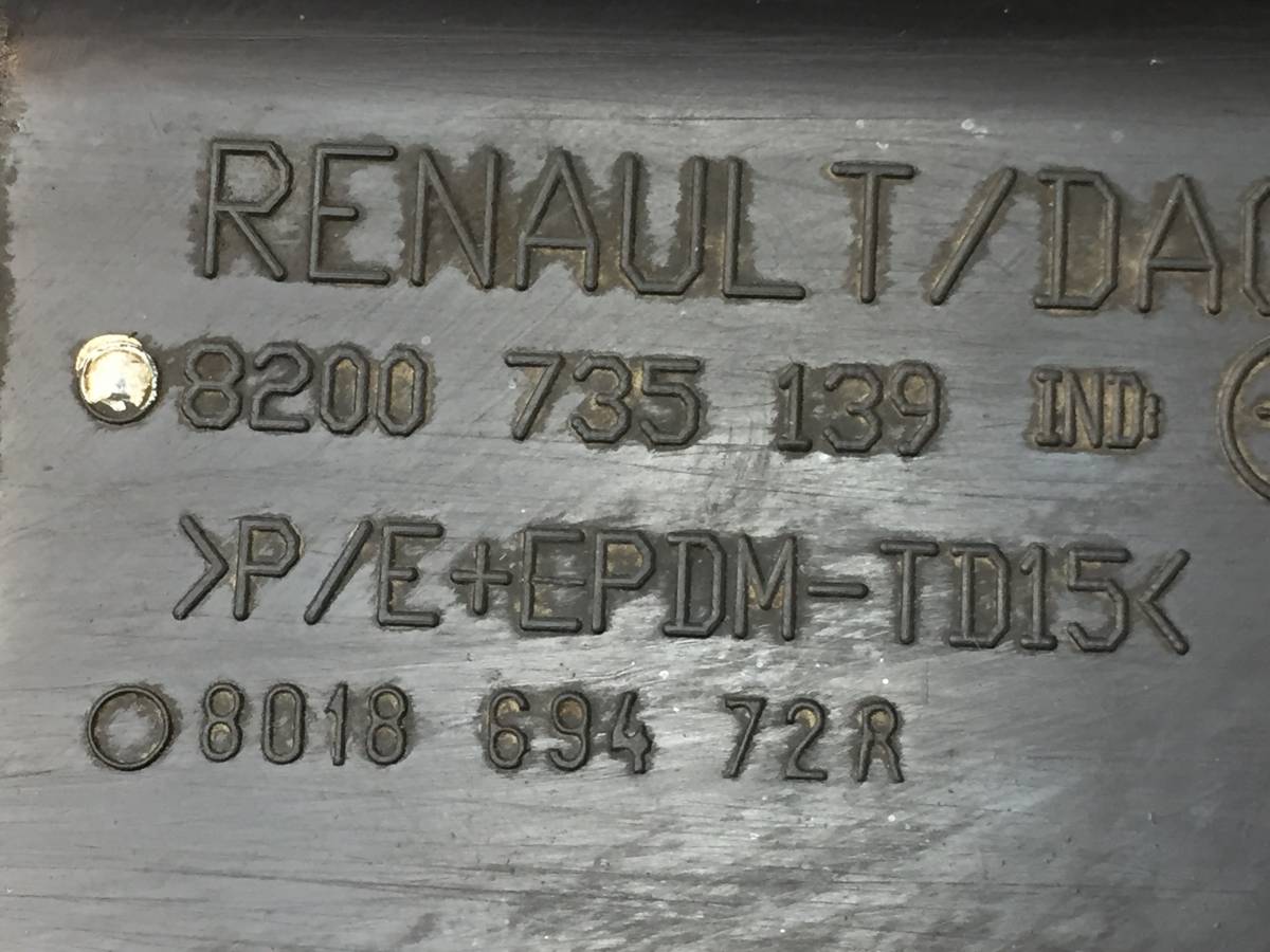 Молдинг передней правой двери Renault Sandero 2009-2014