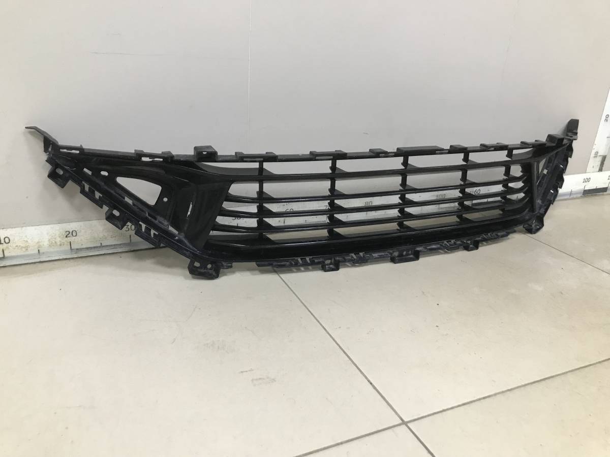 Решетка в бампер центральная Geely Coolray 2018