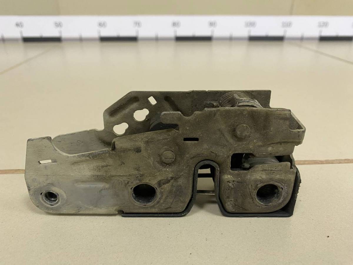Замок капота Skoda Fabia (5J) 2007-2014 Замок капота Skoda Fabia (5J) 2007-2014