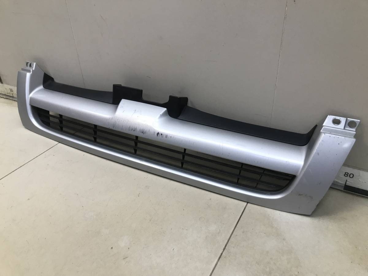 Решетка радиатора Toyota Hiace H200 2005-2015