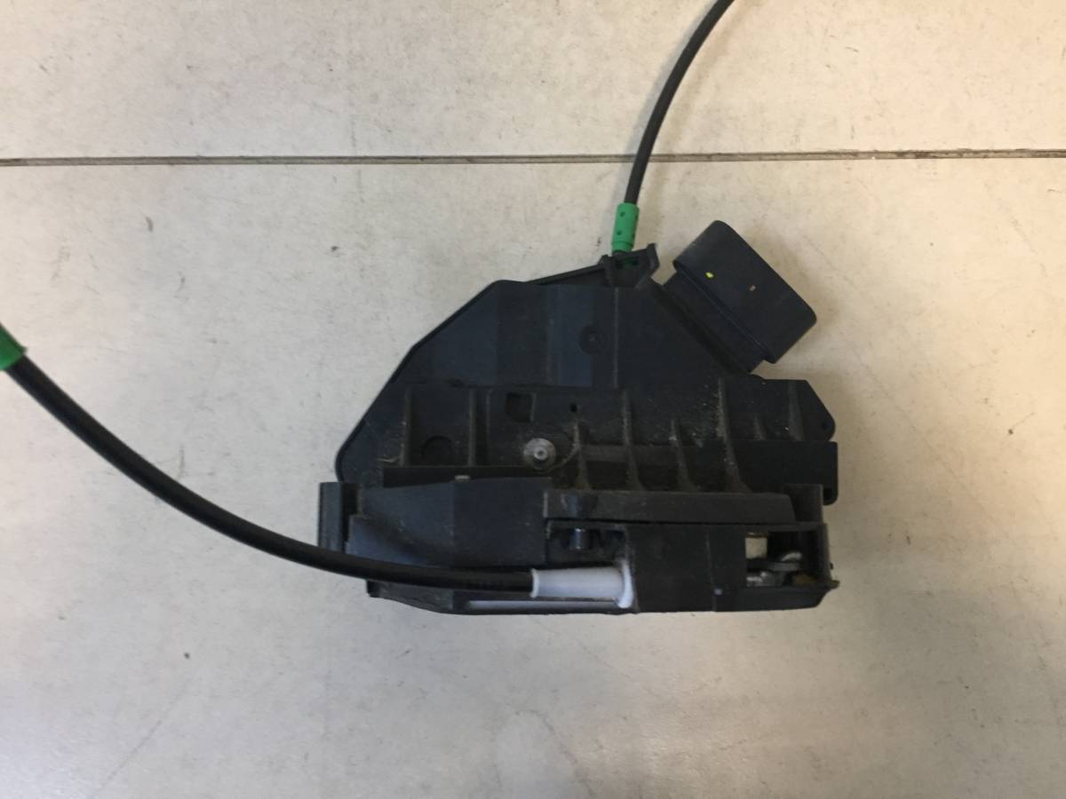 Замок двери задней правой Ford Fiesta (MK6) 2008-2017
