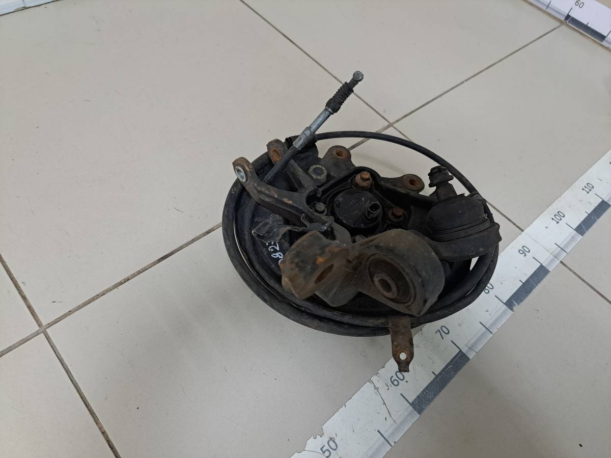 Кулак поворотный задний левый Toyota Avensis (T250) 2003-2009