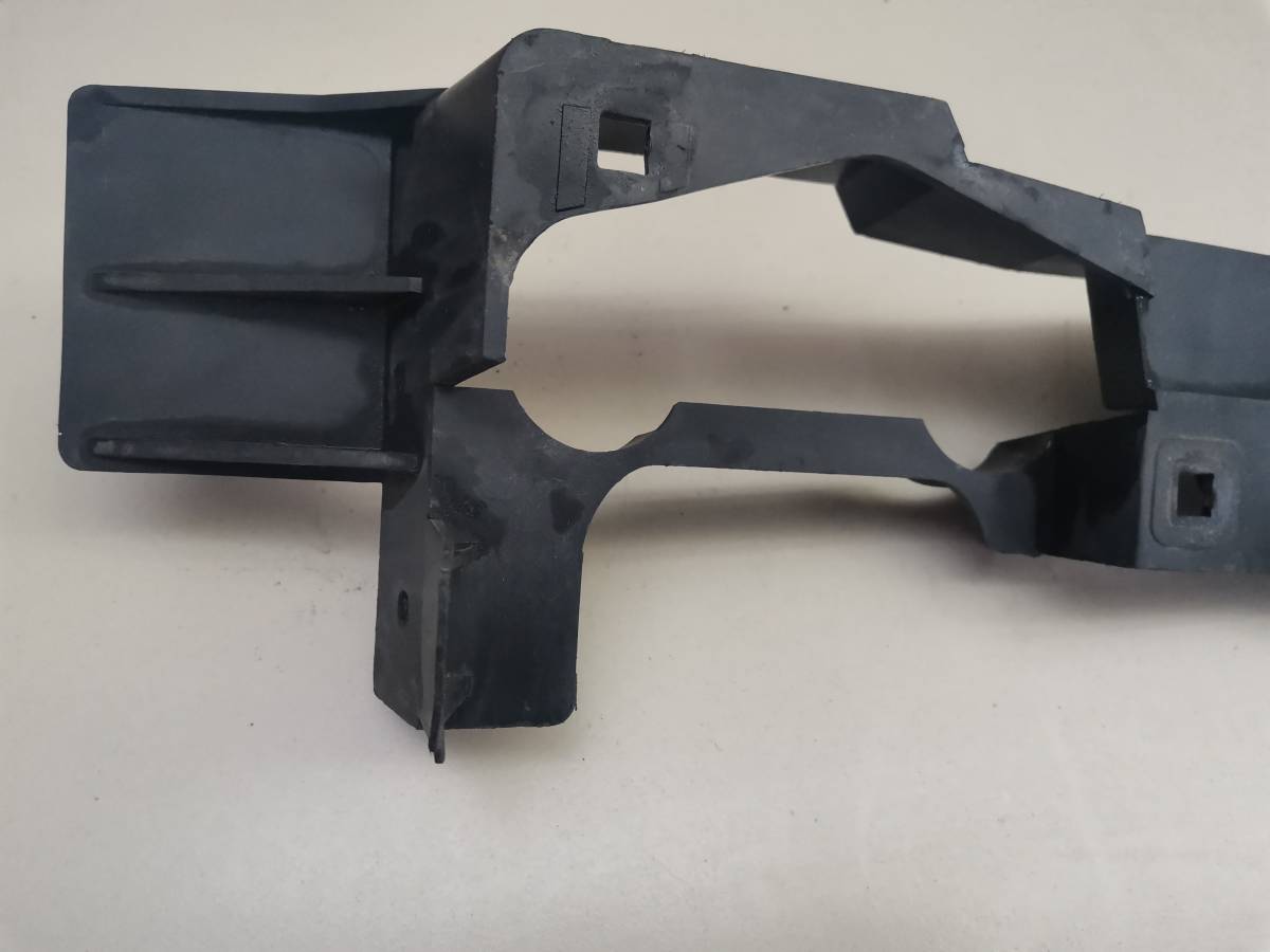 Кронштейн фар правый Land Rover Discovery 3 2004-2009