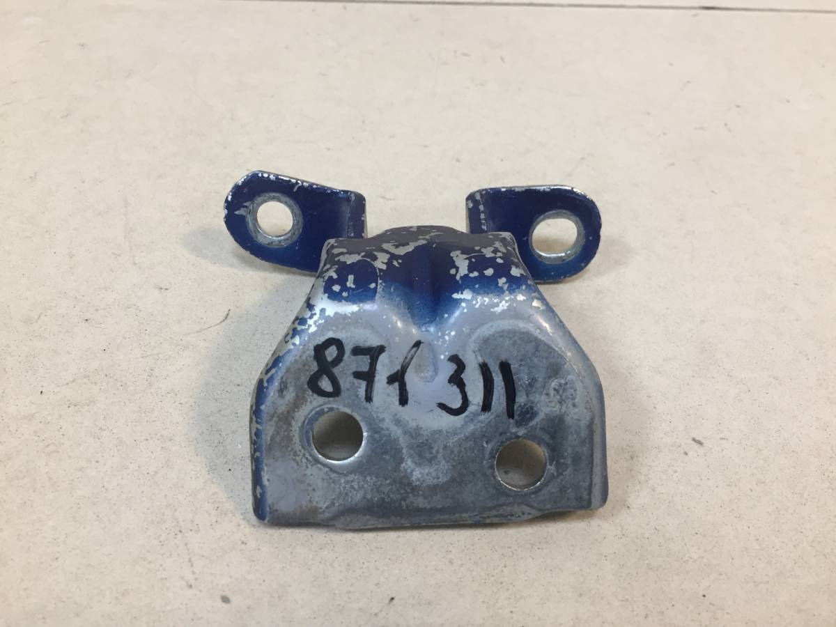 Петля двери задней правой верхняя Hyundai Getz 2002-2010
