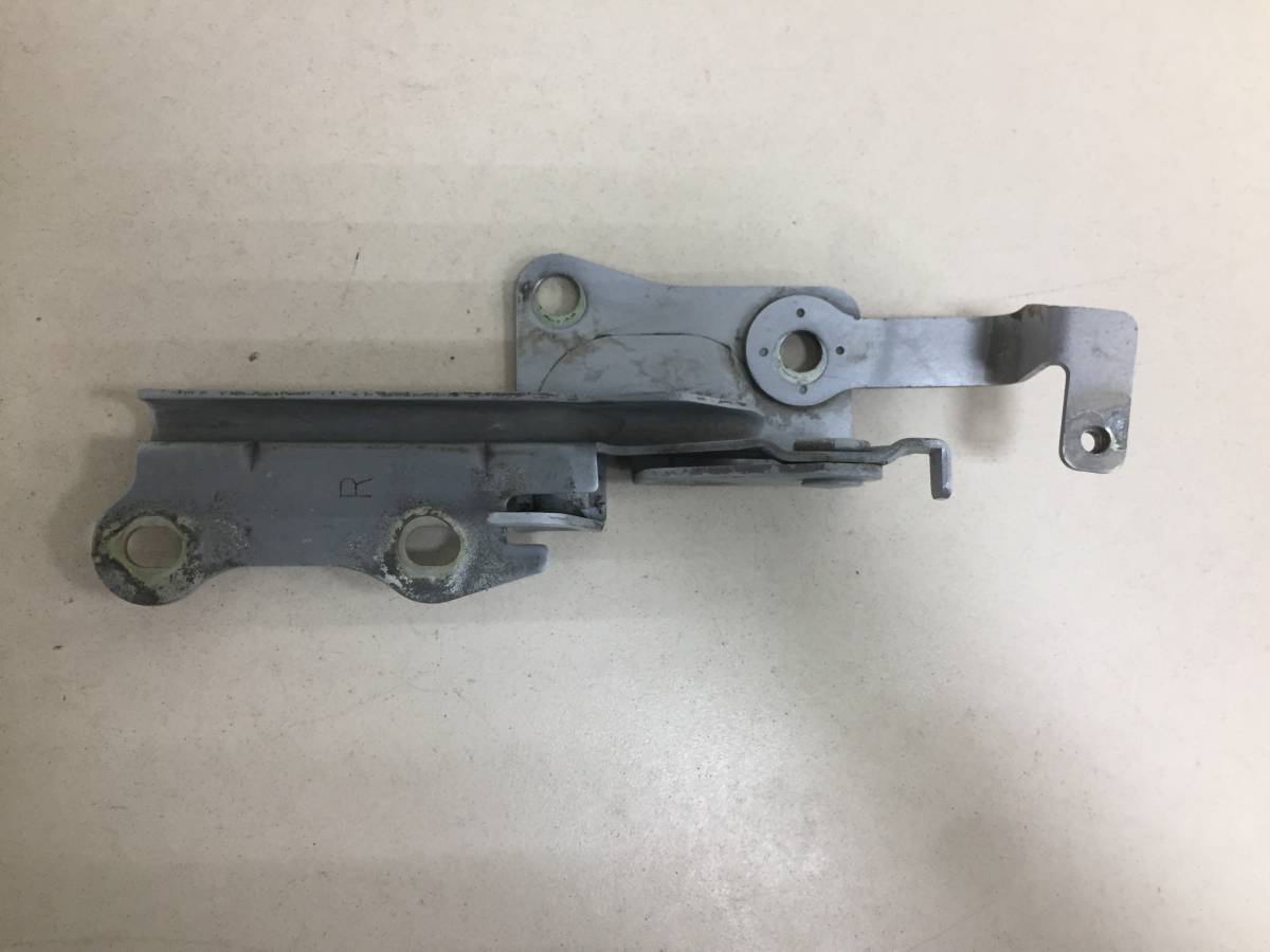 Петля капота правая Kia Spectra 2001-2011