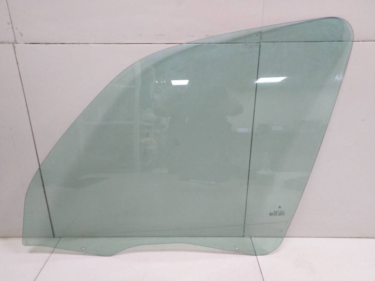 Стекло двери передней левой Citroen Xsara Picasso 1999-2010
