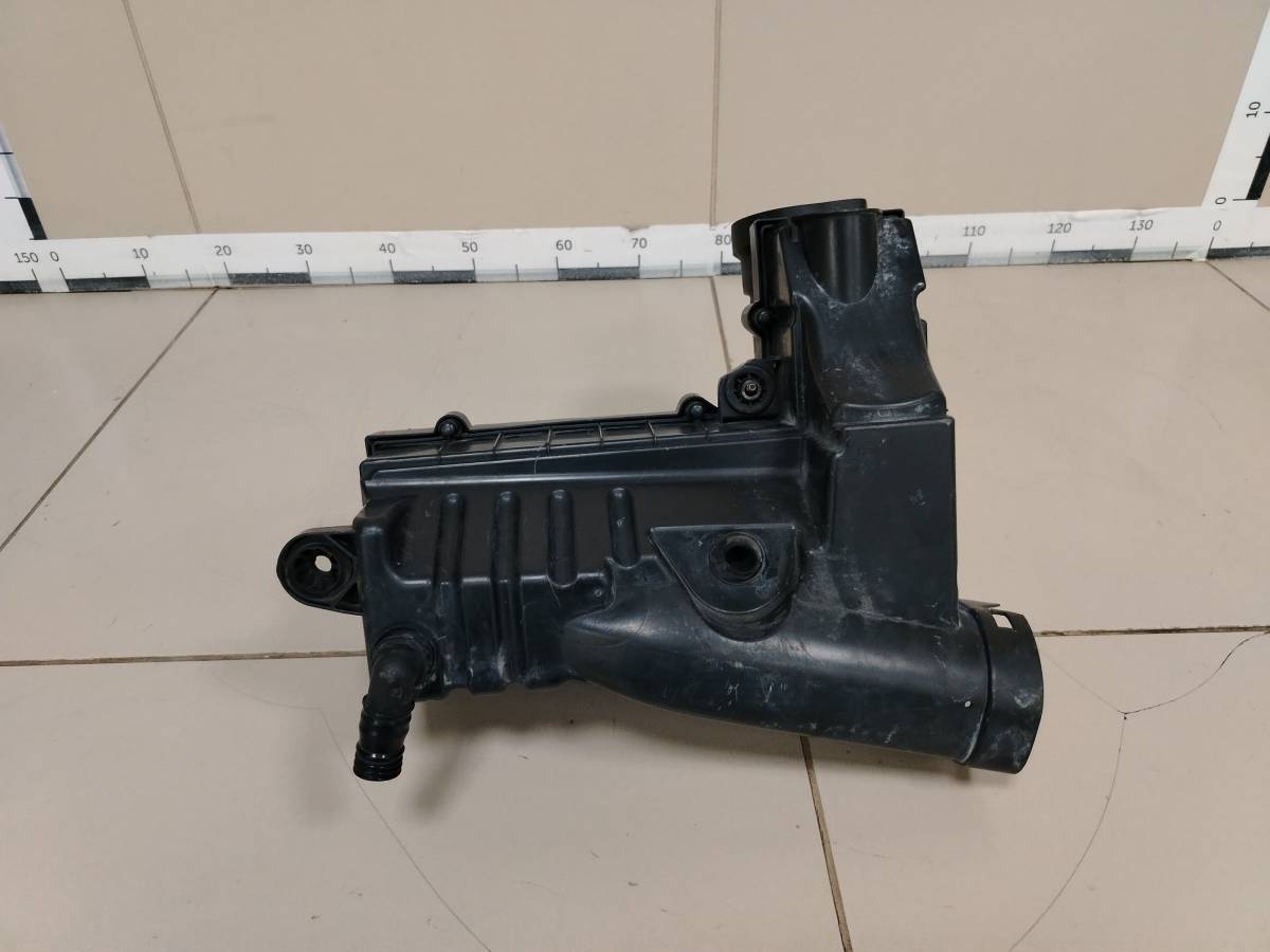 Корпус воздушного фильтра Volkswagen Passat B6 2005-2010