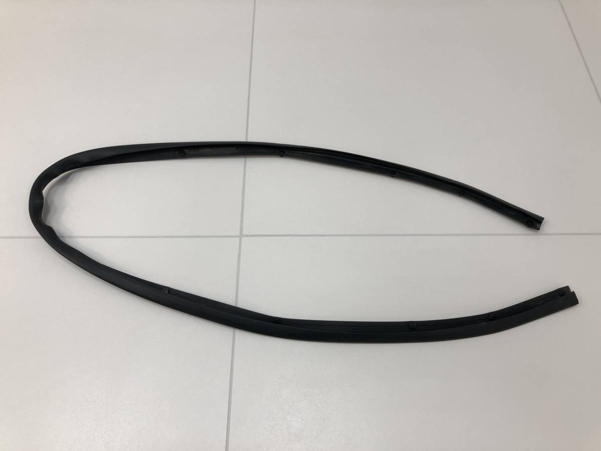 Уплотнитель капота Subaru Forester (S12) 2008-2012