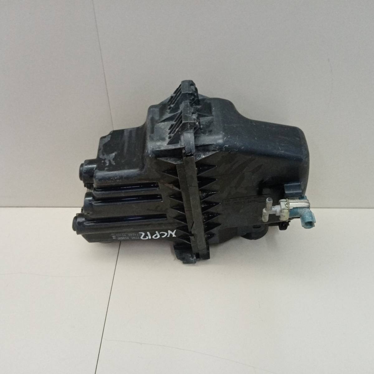 Корпус воздушного фильтра Toyota Vitz (P10) 1999-2005 Корпус воздушного фильтра Toyota Vitz (P10) 1999-2005