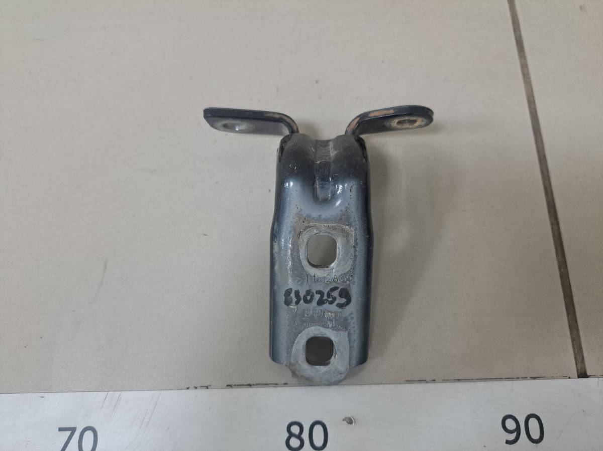 Петля двери задней правой нижняя Chevrolet Cruze (J300) 2009-2016 Петля двери задней правой нижняя Chevrolet Cruze (J300) 2009-2016