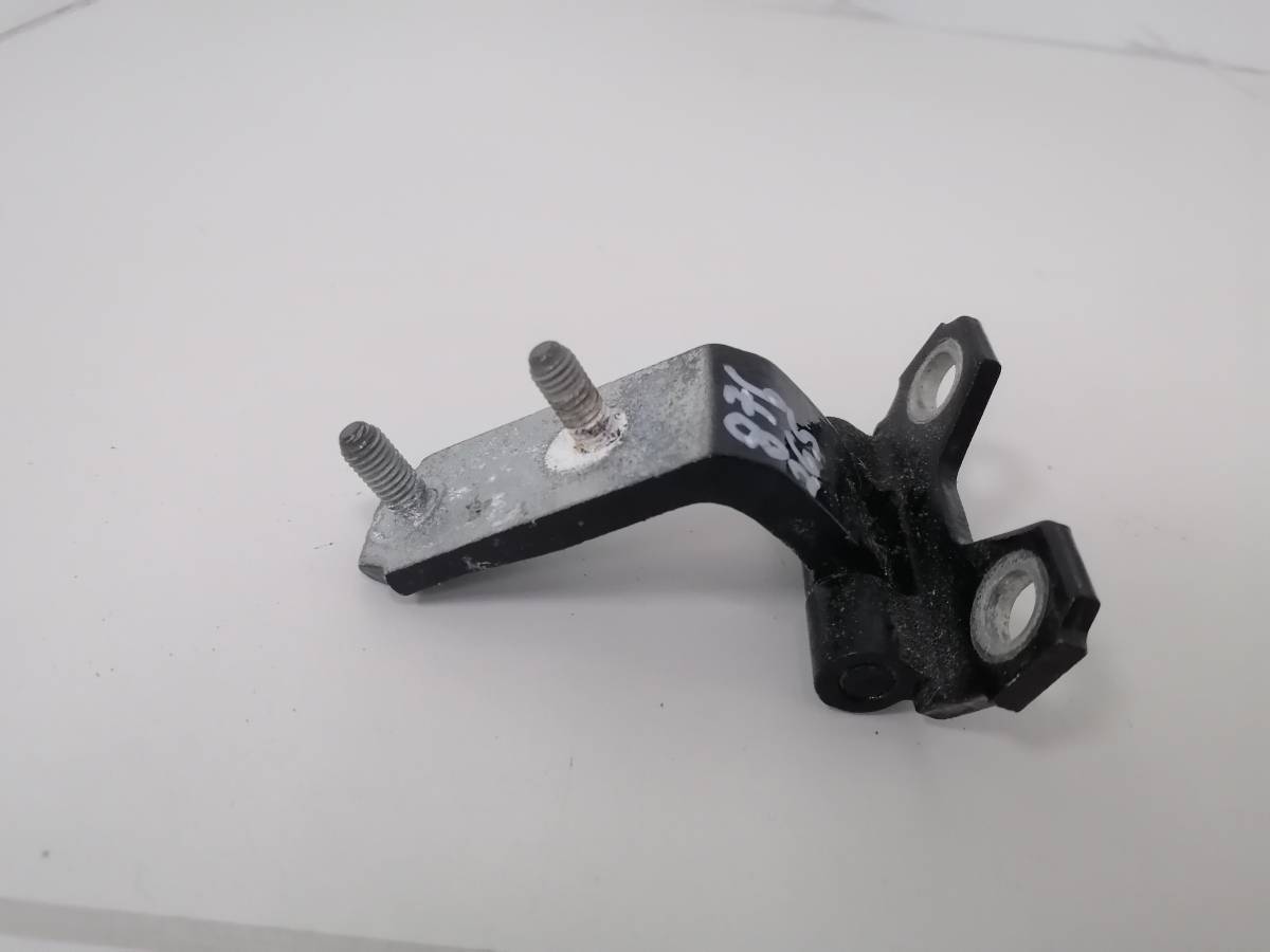 Петля двери задней правой нижняя Toyota  Celsior (F30) 2003