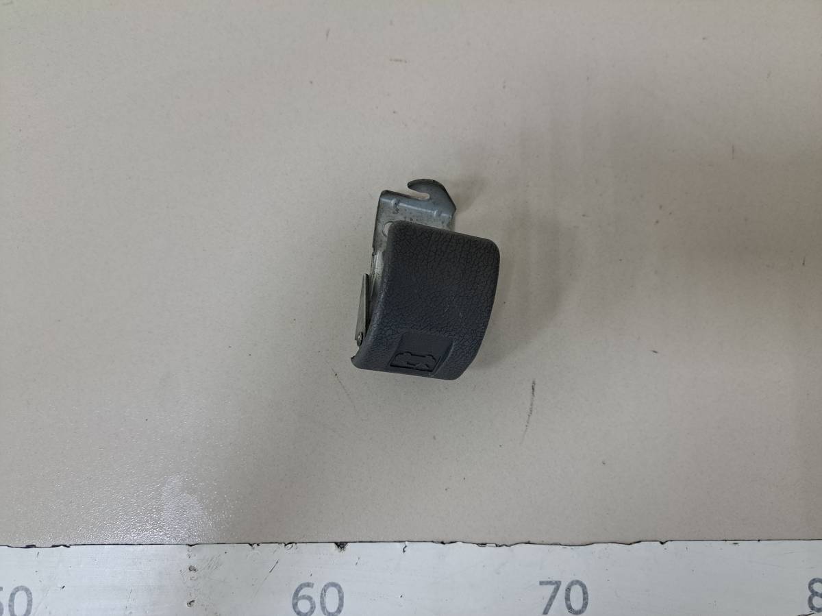 Ручка открывания капота Mitsubishi L200 (K6,K7) 1996-2006 Ручка открывания капота Mitsubishi L200 (K6,K7) 1996-2006