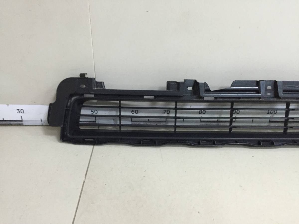 Решетка в бампер центральная Toyota Land Cruiser Prado (J150) 2009>