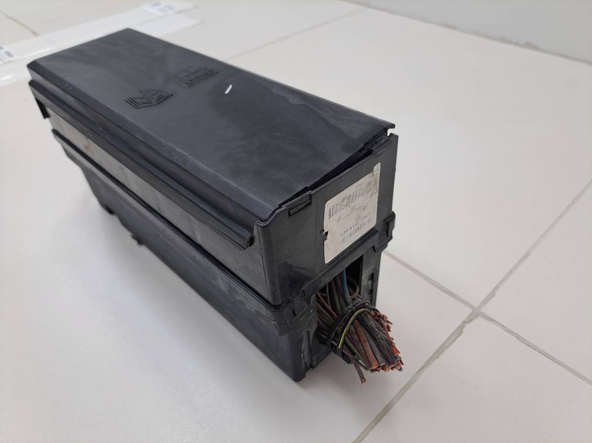 Блок предохранителей Land Rover Discovery 3 2004-2009