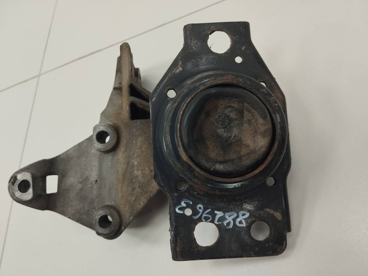 Опора двигателя правая Nissan Qashqai (J10) 2006-2013