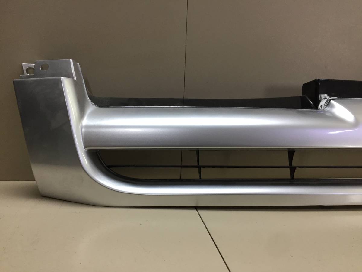 Решетка радиатора Toyota Hiace H200 2005-2015