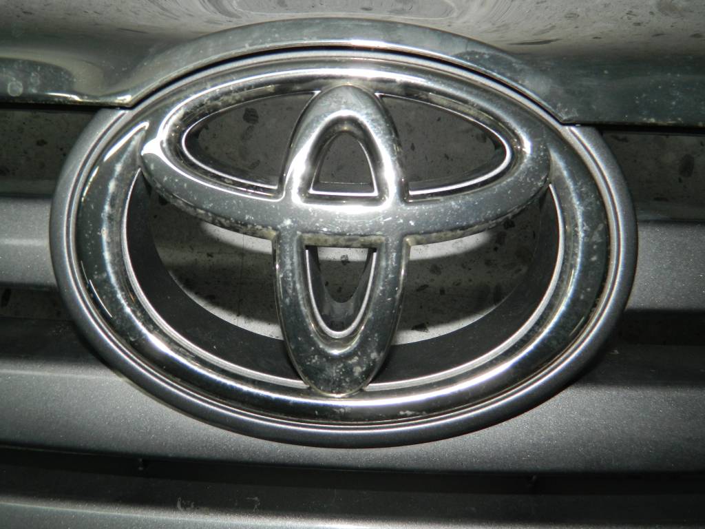 Решетка радиатора Toyota Hilux 2004-2015