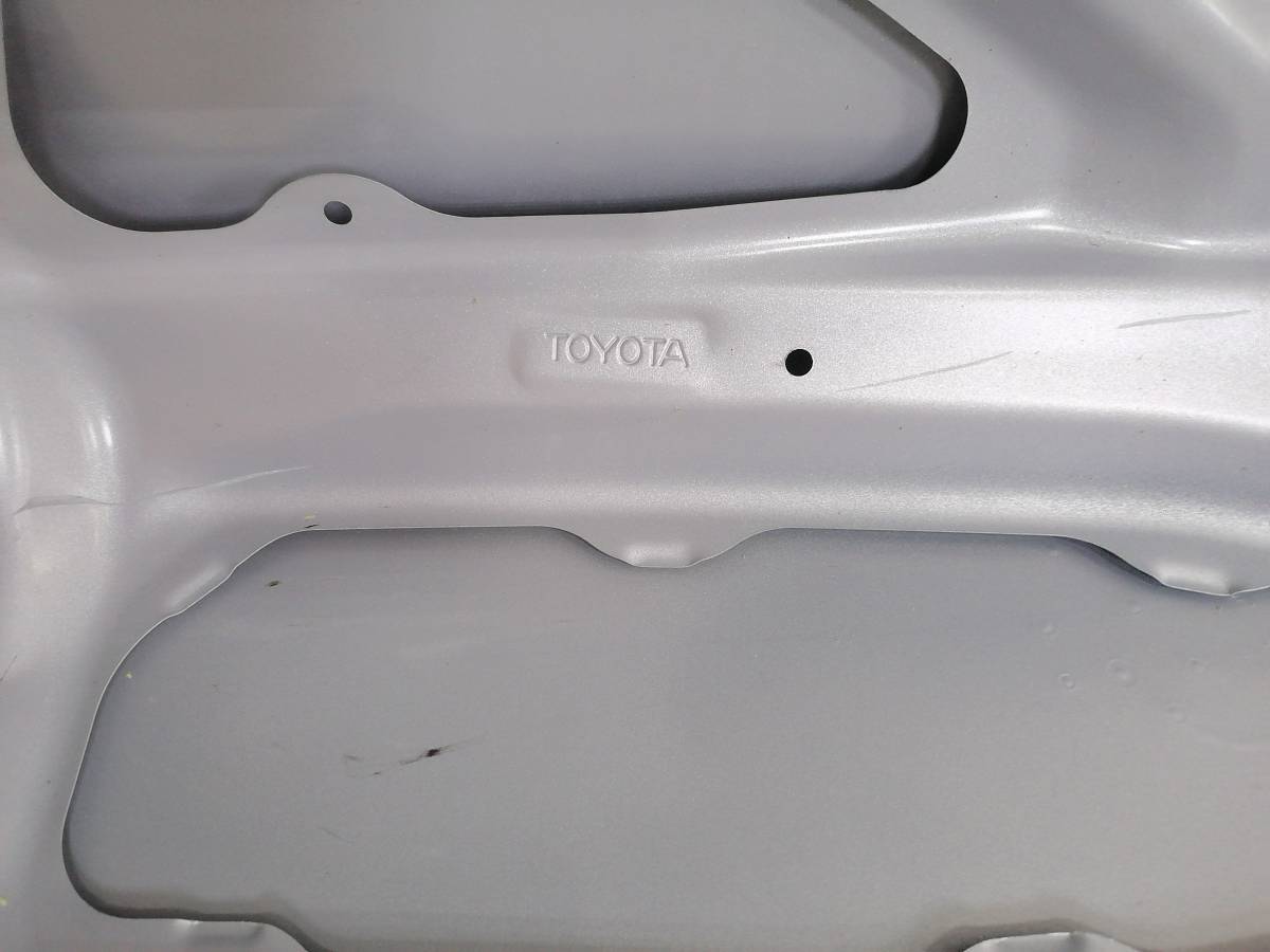 Крышка багажника Toyota Platz (P10) 1999-2005
