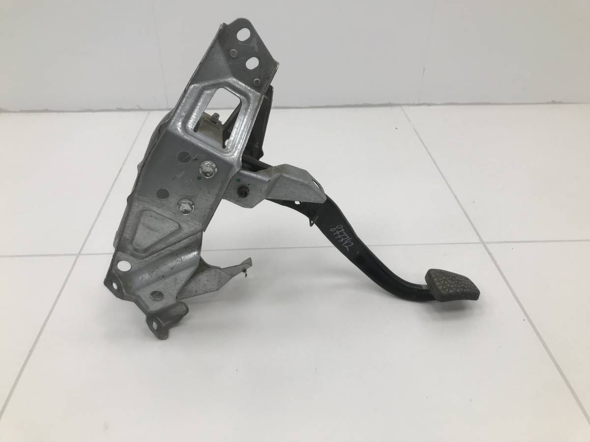 Педаль тормоза Opel Astra J 2010-2017