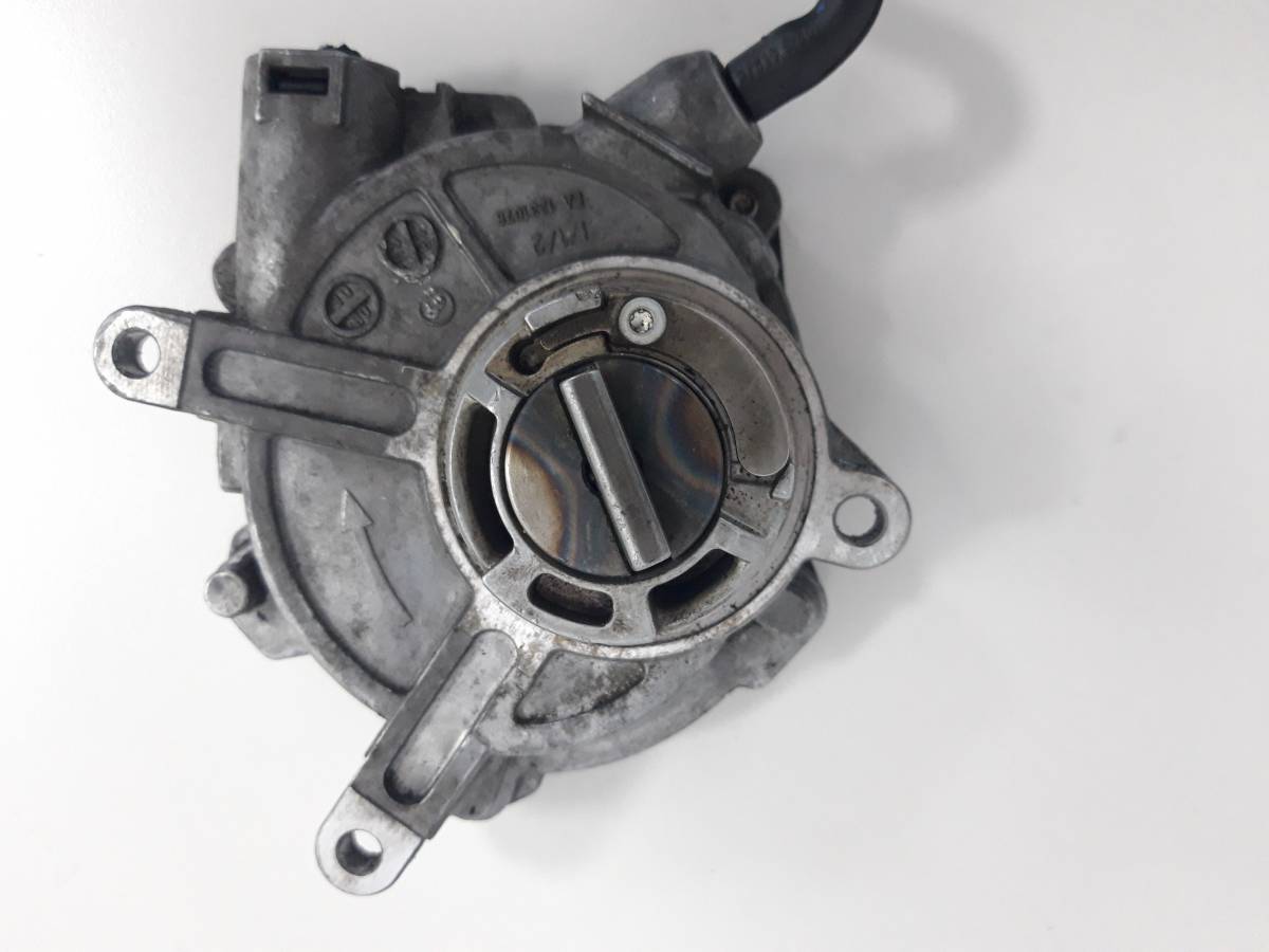 Насос вакуумный Mercedes-Benz C-Class (W203) 2000-2007 Насос вакуумный Mercedes-Benz C-Class (W203) 2000-2007