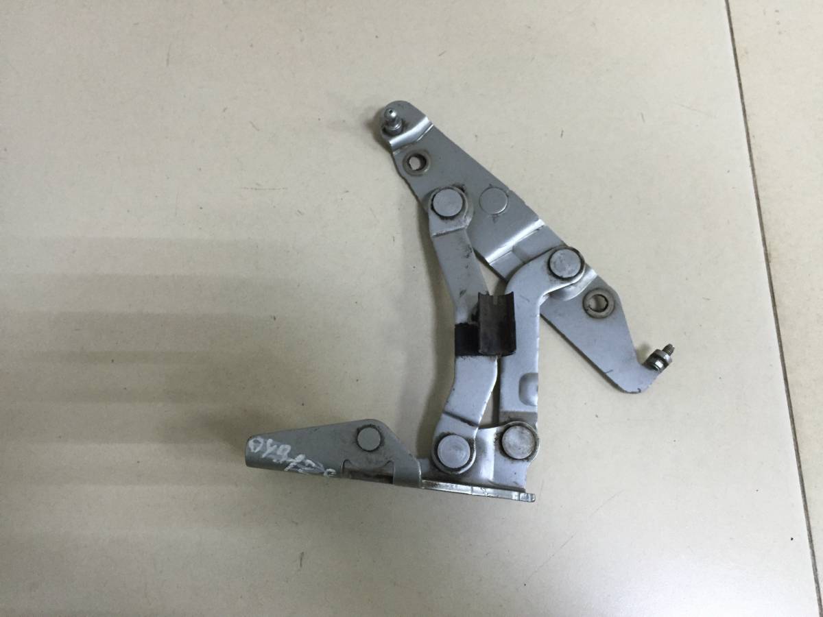 Петля крышки багажника Nissan Primera (P12) 2002-2007