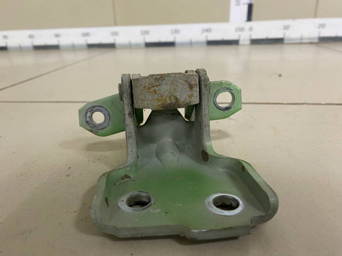 Петля двери передней правой нижняя Suzuki SX4 2006-2013