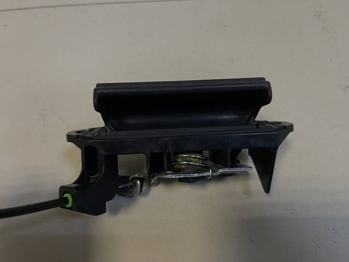 Ручка открывания багажника Toyota Noah (R60) 2001-2007