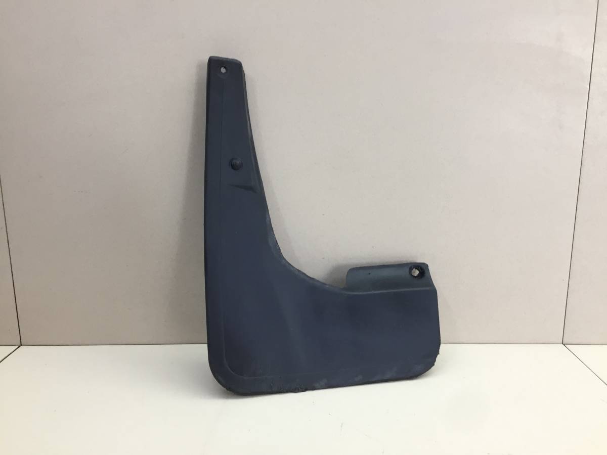 Брызговик передний правый BMW 1-series E87/E81 2004-2011