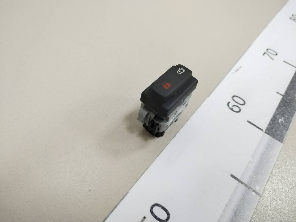 Кнопка центрального замка Nissan Terrano (D10) 2014>
