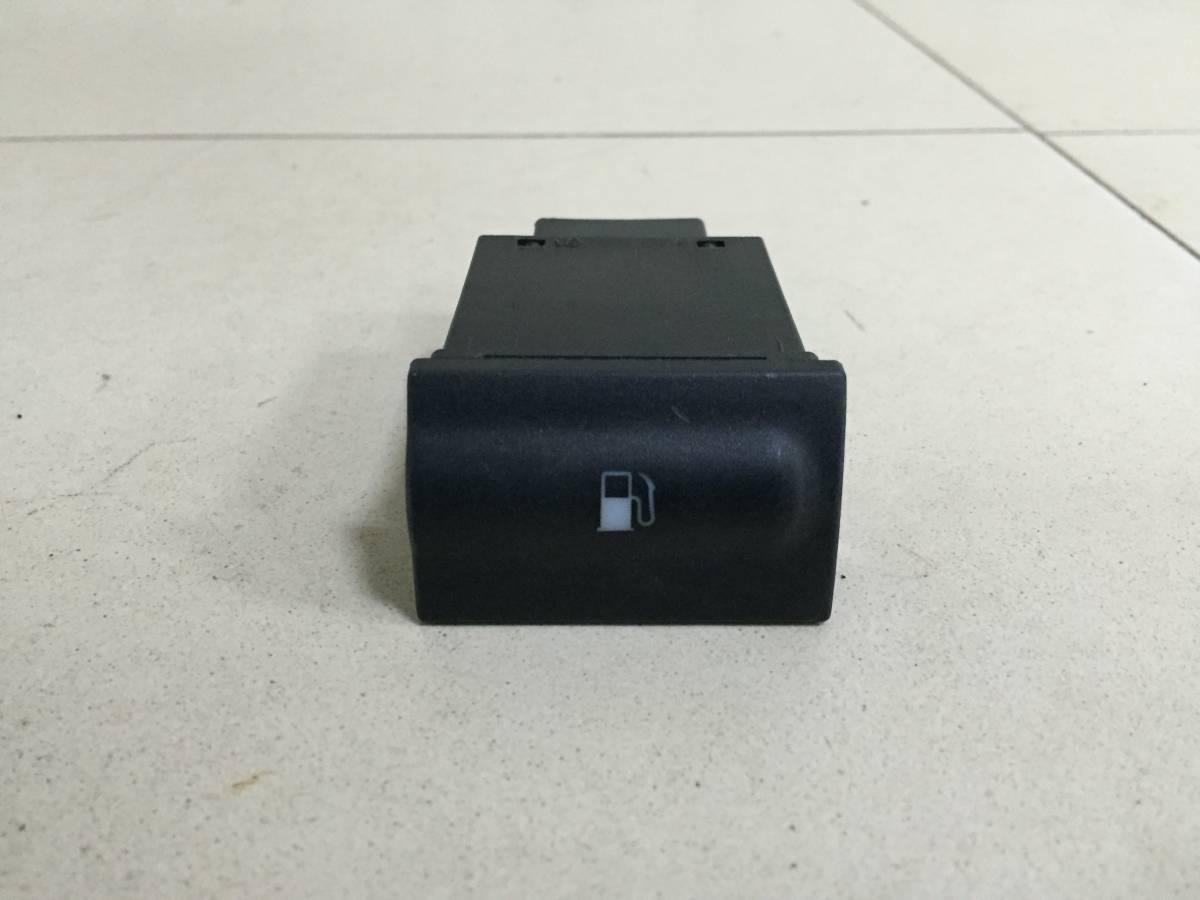 Кнопка открывания лючка бензобака Skoda Octavia (A4 1U-) 2000-2011