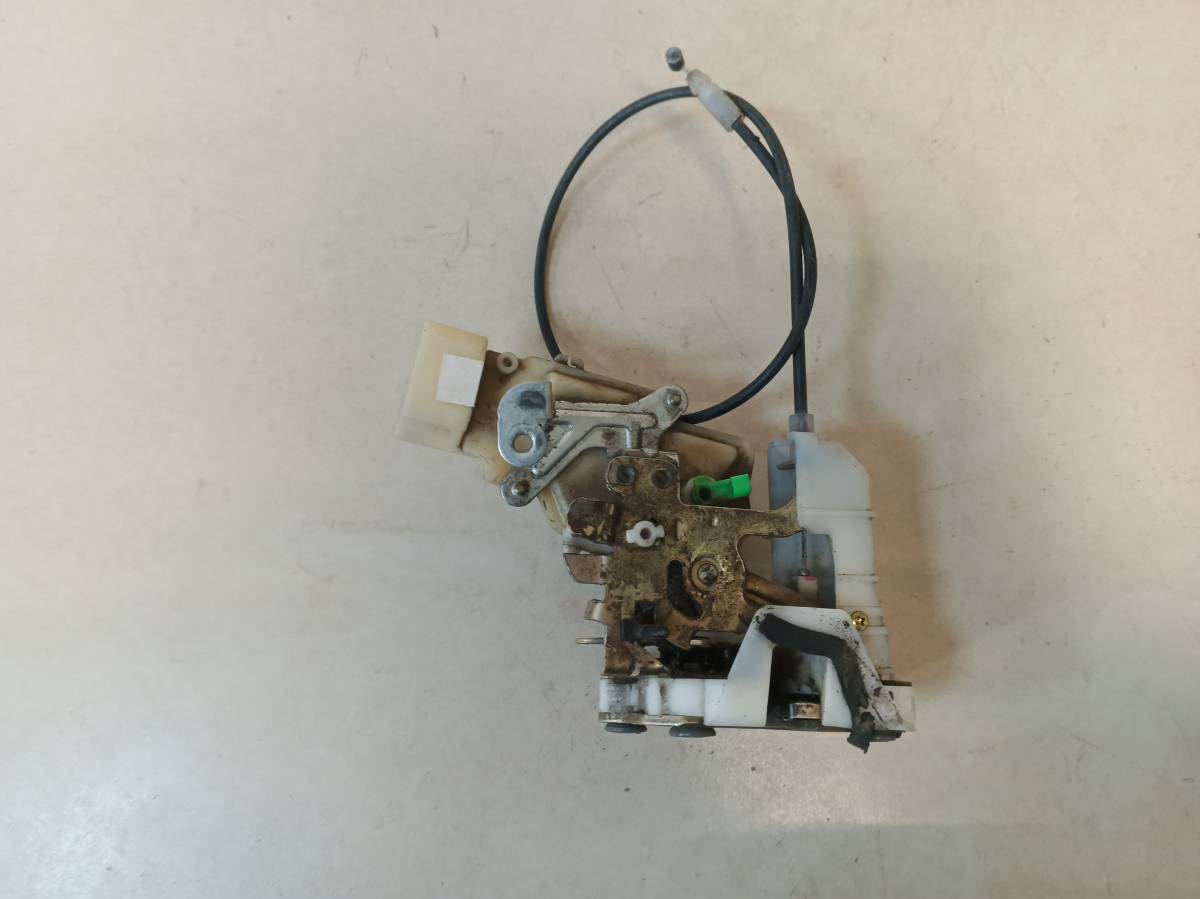 Замок двери задней правой Toyota Vitz (P10) 1999-2005