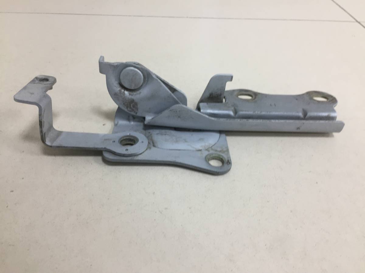 Петля капота правая Kia Spectra 2001-2011