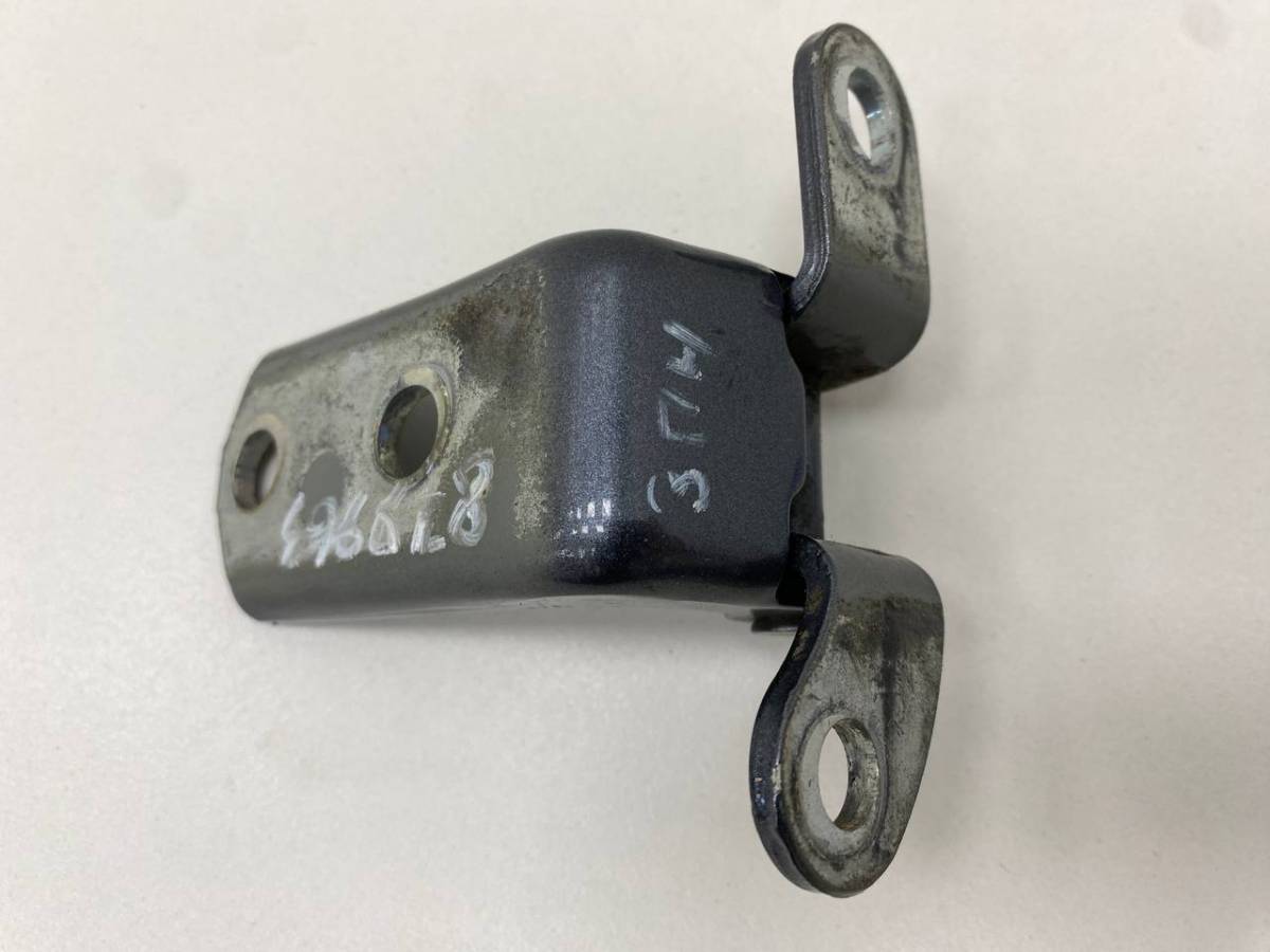 Петля двери задней правой нижняя Toyota Avensis (T250) 2003-2009