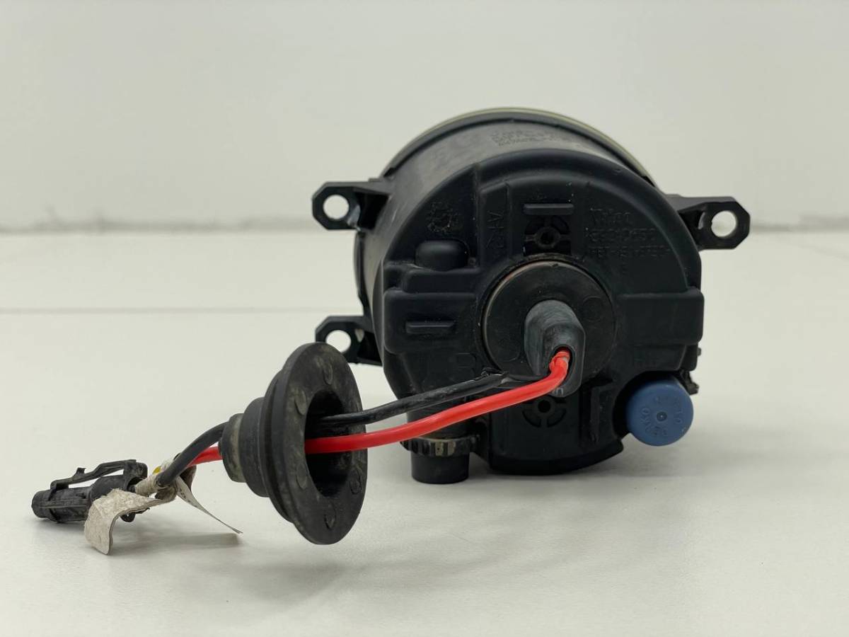 Фара противотуманная правая Toyota Avensis (T250) 2003-2009