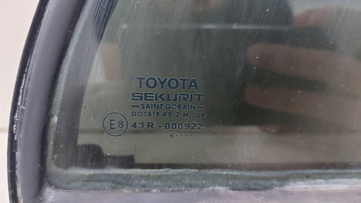 Стекло двери задней правой (форточка) Toyota Corolla E120 2001-2007