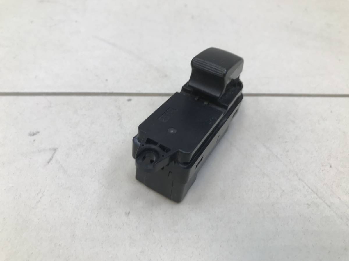 Кнопка стеклоподъемника Mazda Mazda 5 (CR) 2005-2010
