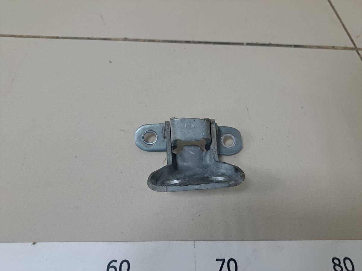 Петля двери передней левой нижняя Toyota Camry (V40) 2006-2011