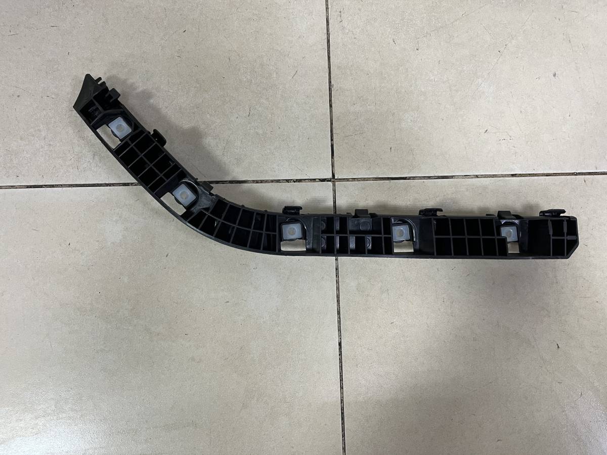 Направляющая заднего бампера правая Hyundai Santa Fe 3 (DM) 2012>