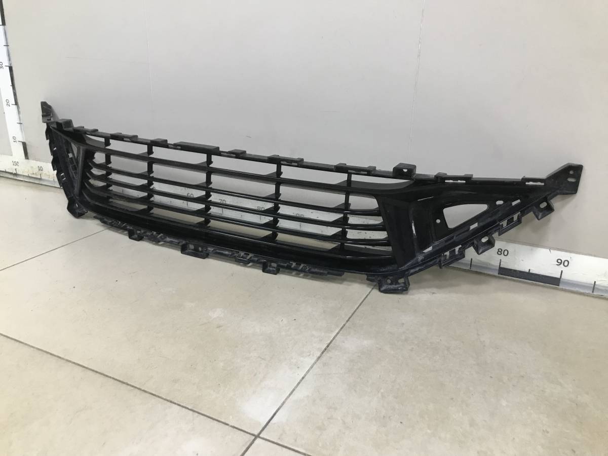 Решетка в бампер центральная Geely Coolray 2018