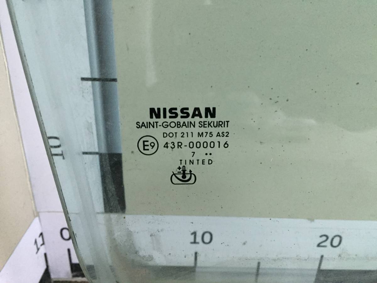Стекло двери передней правой Nissan Navara (D40) 2005-2015